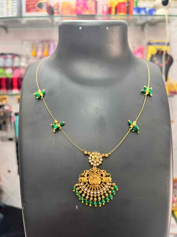 INVISIBLE CHAIN - 02