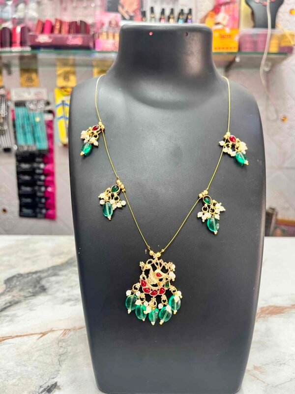 INVISIBLE CHAIN - 03