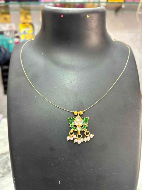 INVISIBLE CHAIN - 17