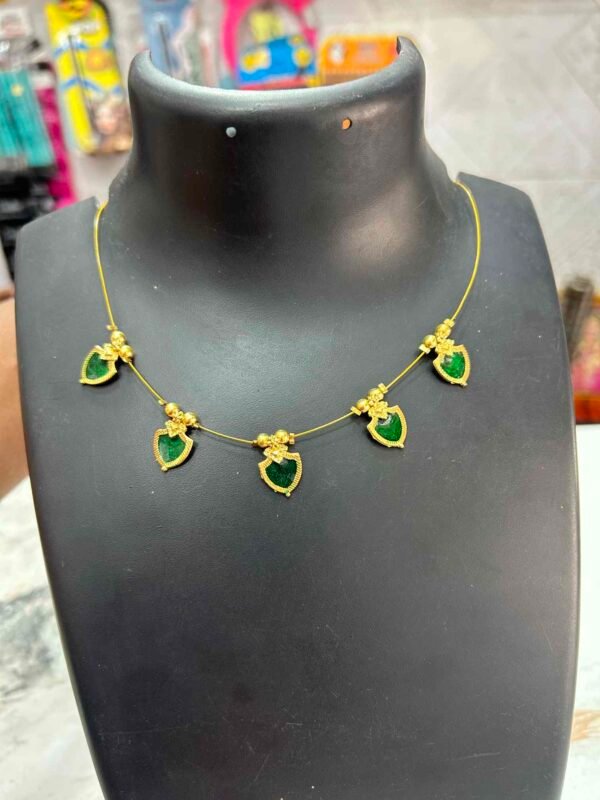 INVISIBLE CHAIN - 16