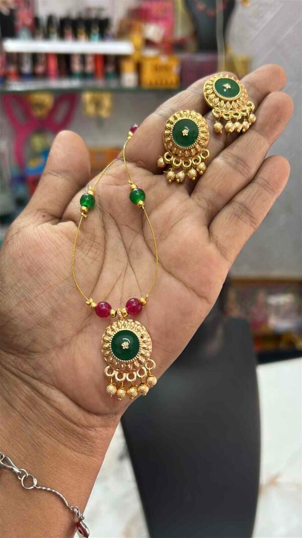 INVISIBLE CHAIN - 19